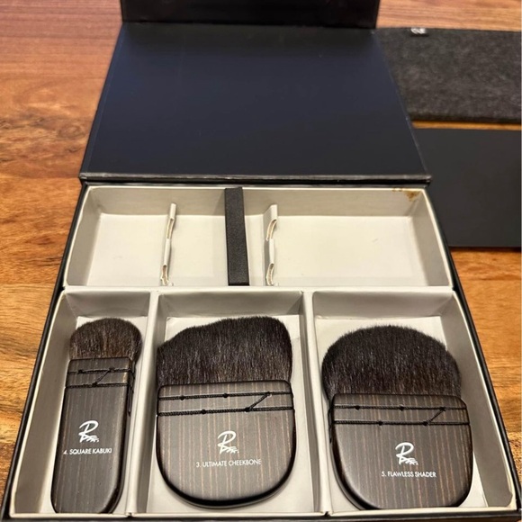 Rae Morris Make-up Brush set - Picture 3 of 8